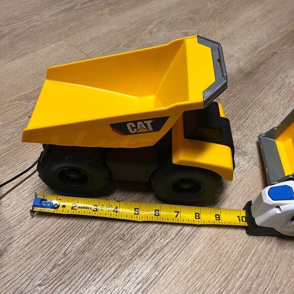 (3) Lot of 3 Caterpillar CAT Trucks - Picture 6 of 13